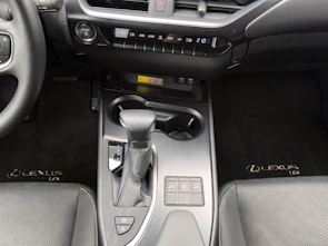 Fahrzeugbild LEXUS UX 250h Comfort