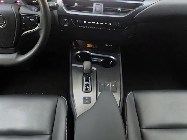 Lexus UX 300h F-Line