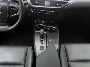 https://vehicle.imgix.net/4148587/76f535cd-90d2-4166-88f3-660789aad17c.jpg
