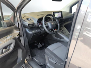https://vehicle.imgix.net/4148592/ed18b927-a1d9-4ecb-a6e0-d35e06655076.jpg