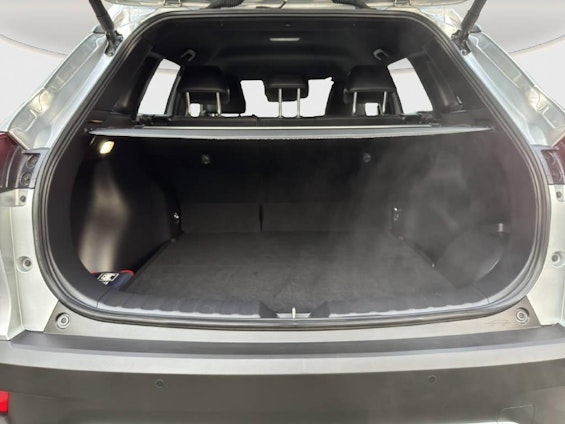 Vehicle image 16 Vehicle image 16