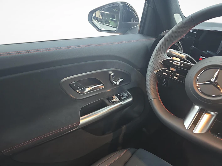 immagine del veicolo MERCEDES-BENZ GLB-CLASS