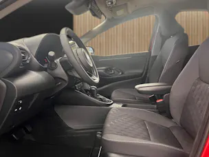 Toyota Yaris 1.5 VVT-i HSD Trend