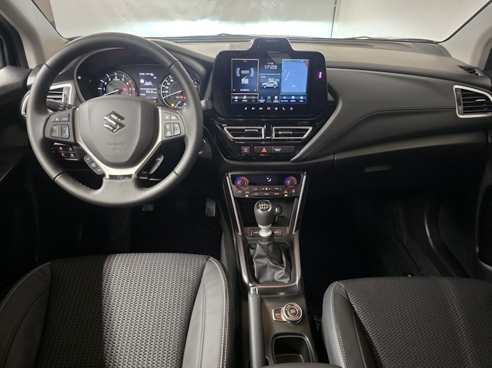 Vehicle image SUZUKI S-CROSS