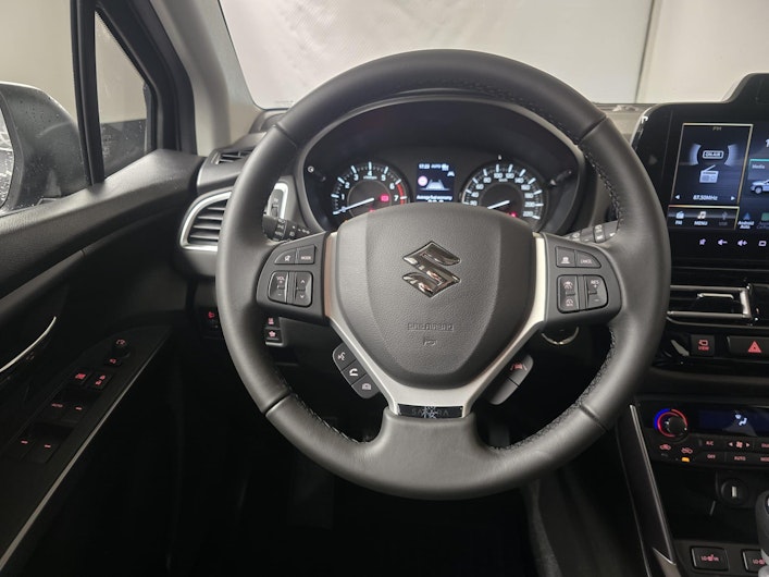 Vehicle image SUZUKI S-CROSS