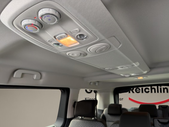 Vehicle image 9 Vehicle image 9