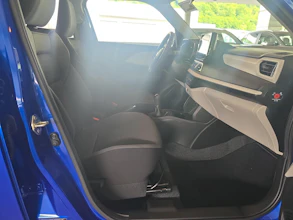 https://vehicle.imgix.net/4148771/8eff38dd-3dfd-4e0f-b0b3-281bb89fd8ee.jpg