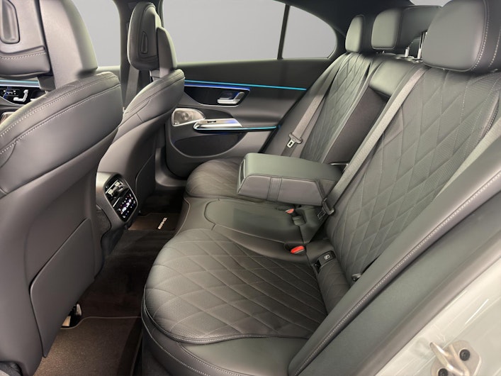 Vehicle image MERCEDES-BENZ E 450