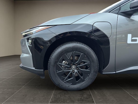 Vehicle image 17 Vehicle image 17