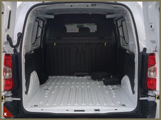 Vehicle image 19 Vehicle image 19