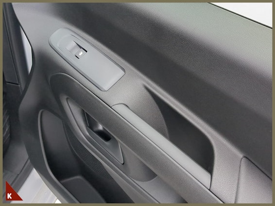 Vehicle image 16 Vehicle image 16