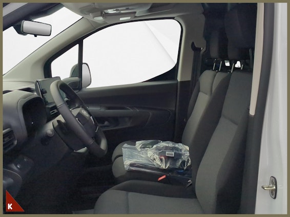 Vehicle image 8 Vehicle image 8