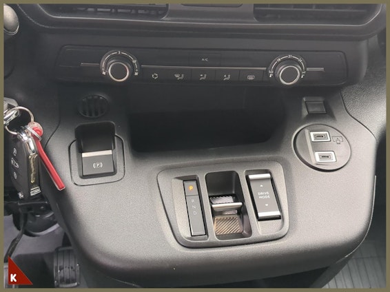 Vehicle image 14 Vehicle image 14