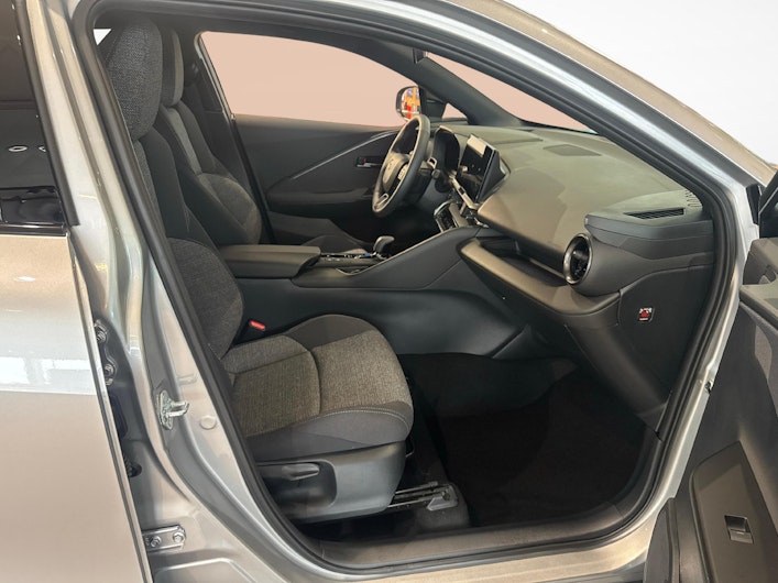 Vehicle image TOYOTA C-HR