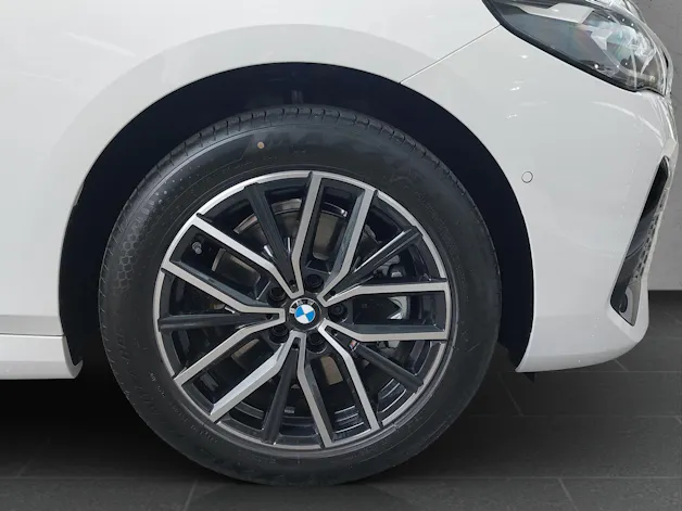 BMW 230e xDrive paddles Active Tourer