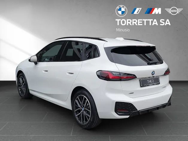 BMW 230e xDrive paddles Active Tourer