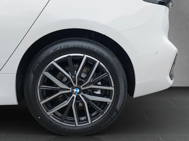 BMW 230e xDrive paddles Active Tourer