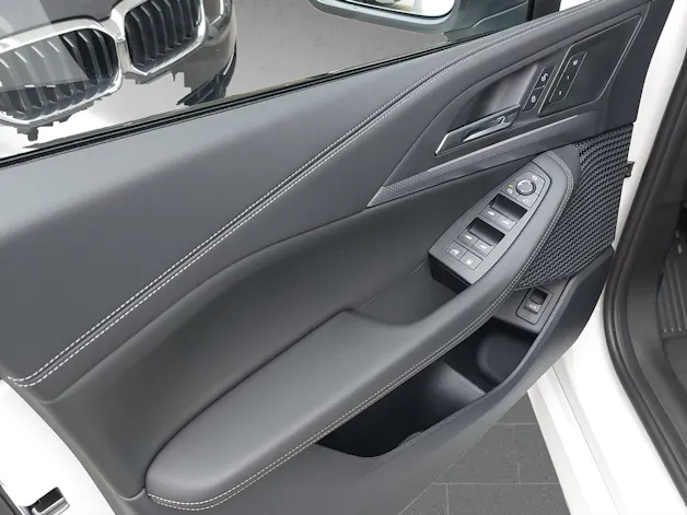 BMW 230e xDrive paddles Active Tourer