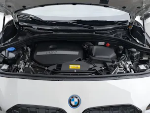 BMW 230e xDrive paddles Active Tourer