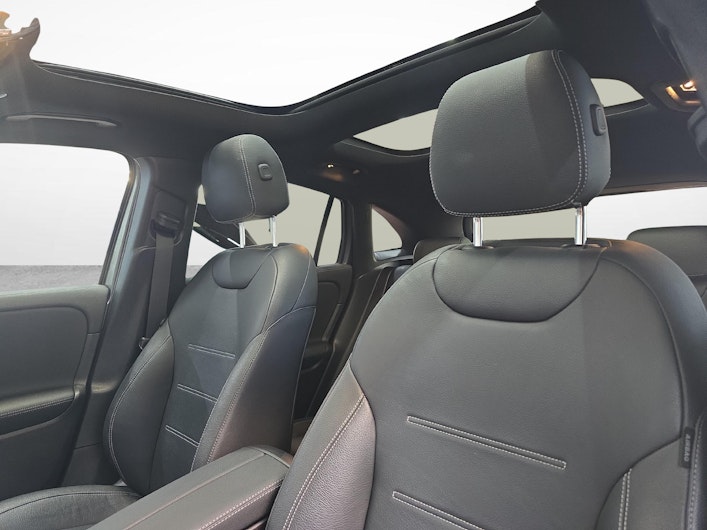 Vehicle image MERCEDES-BENZ GLA 250