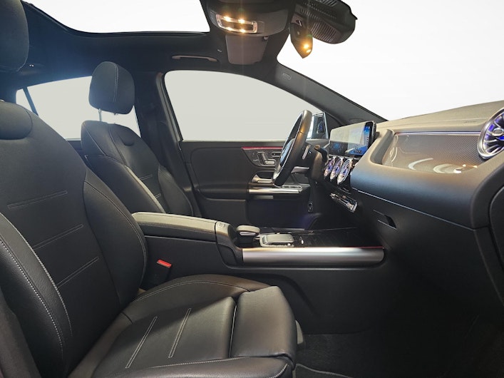 Vehicle image MERCEDES-BENZ GLA 250