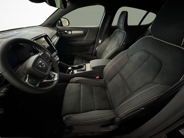 Vehicle image VOLVO EC40