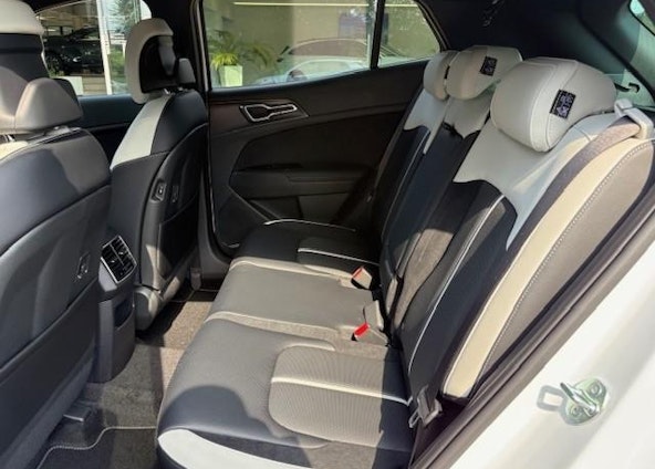 Vehicle image 9 Vehicle image 9