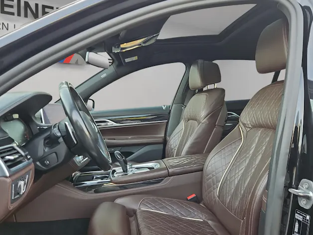 BMW 750i xDrive Steptronic