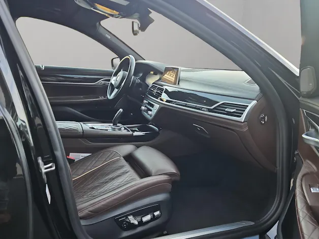 BMW 750i xDrive Steptronic