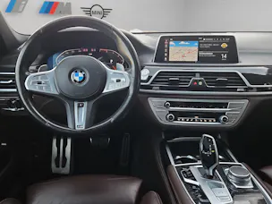 BMW 750i xDrive Steptronic