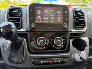 Citroën Jumper 35+ 2.2 BlueHDi 180PS L4H3 EAT8 270° Apple Car-Play alle Assistenten Beste Ausstattung im Angebot. Alle Grössen verfügbar