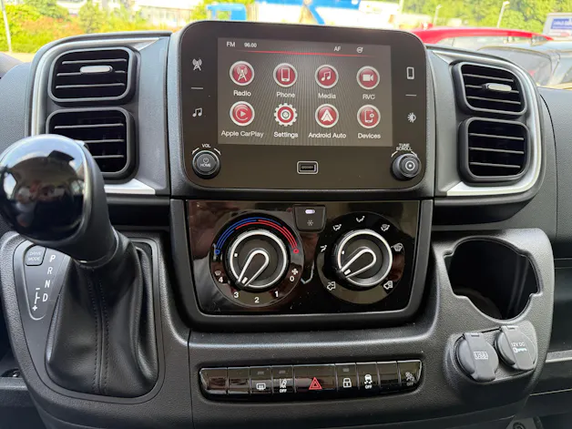 Citroën Jumper 35+ 2.2 BlueHDi 180PS L4H3 EAT8 270° Apple Car-Play alle Assistenten Beste Ausstattung im Angebot. Alle Grössen verfügbar