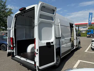 Citroën Jumper 35+ 2.2 BlueHDi 180PS L4H3 EAT8 270° Apple Car-Play alle Assistenten Beste Ausstattung im Angebot. Alle Grössen verfügbar
