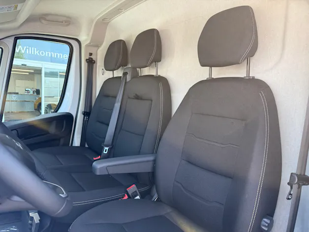 Citroën Jumper 35+ 2.2 BlueHDi 180PS L4H3 EAT8 270° Apple Car-Play alle Assistenten Beste Ausstattung im Angebot. Alle Grössen verfügbar