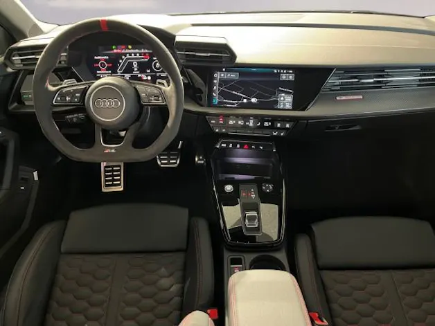 Audi RS3 Limousine 2.5 TSI quattro S-tronic