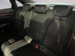 Audi LA VOITURE COMPACTE HAUT DE GAMME ULTIME - LIMITED ABT RS3-R DISPOSE DE 500 CH ET D’UN ENSEMBLE AÉRODYNAMIQUE EN CARBONE
