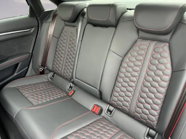 AUDI LA VOITURE COMPACTE HAUT DE GAMME ULTIME - LIMITED ABT RS3-R DISPOSE DE 500 CH ET D’UN ENSEMBLE AÉRODYNAMIQUE EN CARBONE
