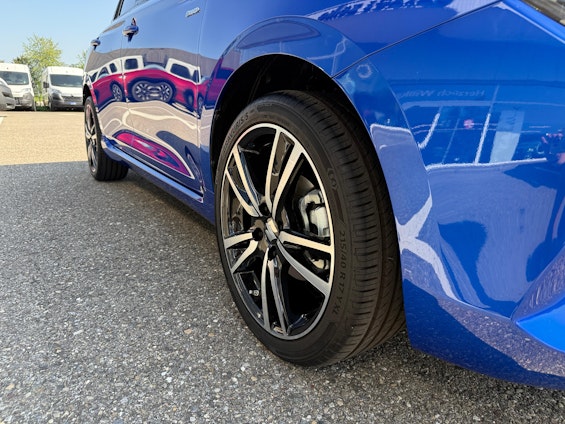 Vehicle image 25 Vehicle image 25