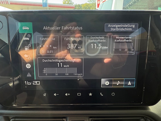 Vehicle image 16 Vehicle image 16