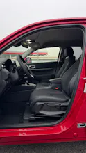 Honda HR-V e:HEV 1.5l Advance Crystal Red, Urban Grau vorrätig 1.9% Leasing Aktion unschlagbar mit 8 Jahren Garantie