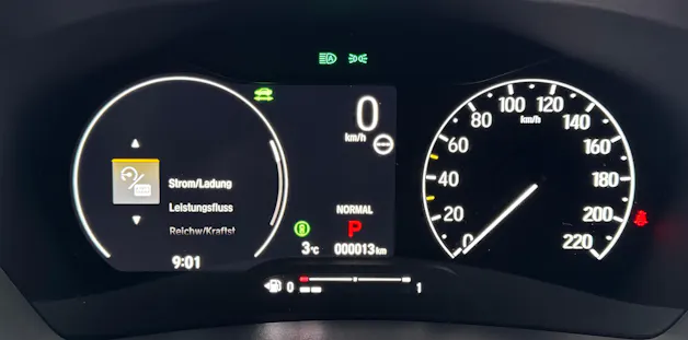 Honda HR-V e:HEV 1.5l Advance Crystal Red, Urban Grau vorrätig 1.9% Leasing Aktion unschlagbar mit 8 Jahren Garantie