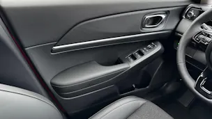 Honda HR-V e:HEV 1.5l Advance Crystal Red, Urban Grau vorrätig 1.9% Leasing Aktion unschlagbar mit 8 Jahren Garantie