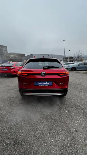 Honda HR-V e:HEV 1.5l Advance Crystal Red, Urban Grau vorrätig 1.9% Leasing Aktion unschlagbar mit 8 Jahren Garantie