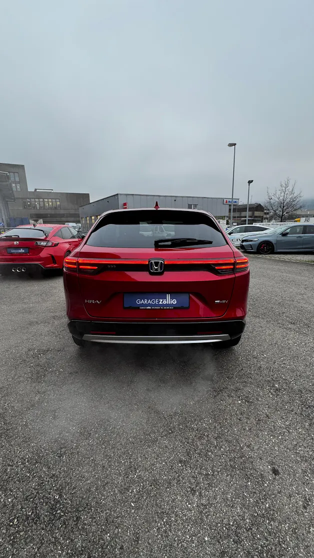 Honda HR-V e:HEV 1.5l Advance Crystal Red, Urban Grau vorrätig 1.9% Leasing Aktion unschlagbar mit 8 Jahren Garantie