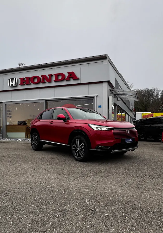 Honda HR-V e:HEV 1.5l Advance Crystal Red, Urban Grau vorrätig 1.9% Leasing Aktion unschlagbar mit 8 Jahren Garantie