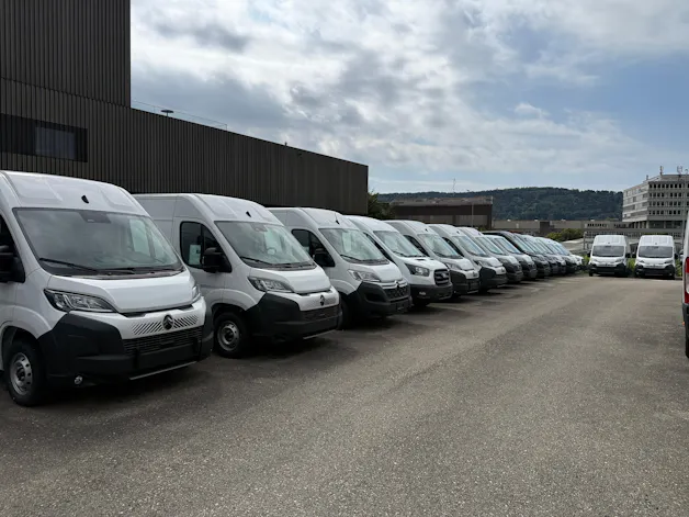 Citroën Jumper 35+ 2.2 BlueHDi 180PS L4H3 270° DAB Lederlenkrad alle Assistenten Top Aust. Alle Grössen verfügbar