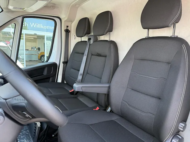 Citroën Jumper 35+ 2.2 BlueHDi 180PS L4H3 270° DAB Lederlenkrad alle Assistenten Top Aust. Alle Grössen verfügbar