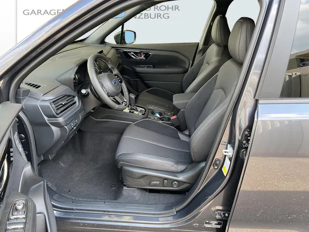 Subaru Forester 2.0i e-Boxer Luxury Lineartronic