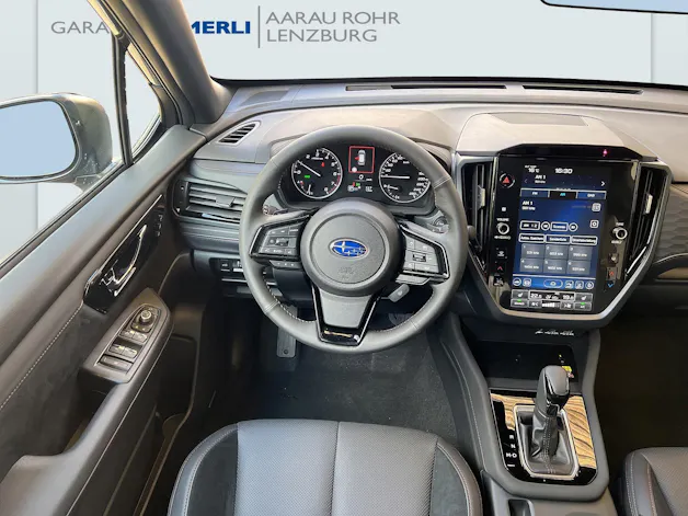 Subaru Forester 2.0i e-Boxer Luxury Lineartronic