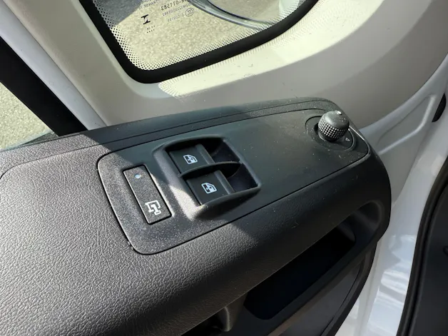 Citroën Jumper 35+ 2.2 BlueHDi 180PS L4H2 2 Airbag Kamera 270°Tür Doppelblattfedern AHK 3T Holzboden, alle Grössen verfügbar!